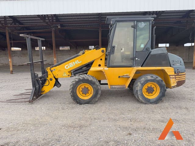 Image of Gehl 721T equipment image 2