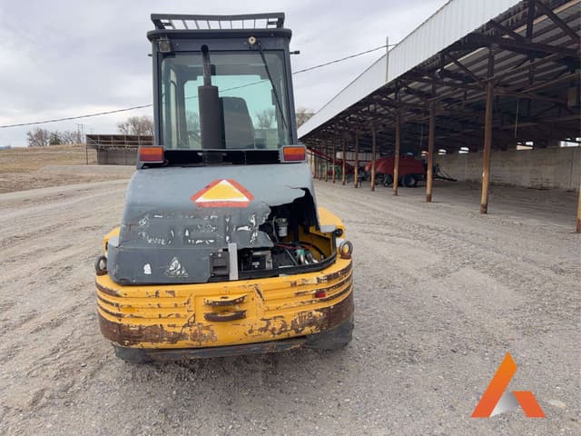 Image of Gehl 721T equipment image 4