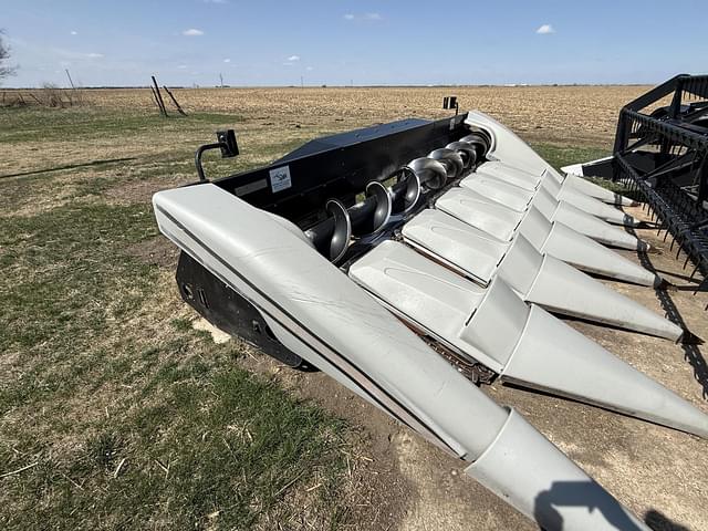 Image of Gleaner 630 equipment image 2