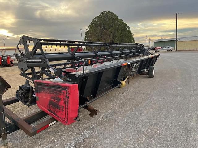 Image of Gleaner 8000 equipment image 2