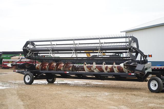 Image of Gleaner 8000 equipment image 2