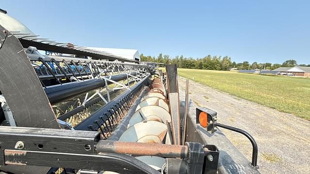 Image of Gleaner 8000 equipment image 2