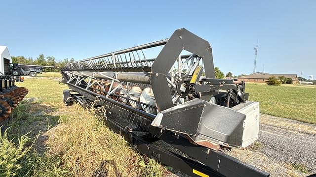 Image of Gleaner 8000 equipment image 1