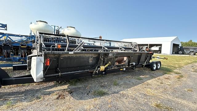 Image of Gleaner 8000 equipment image 3