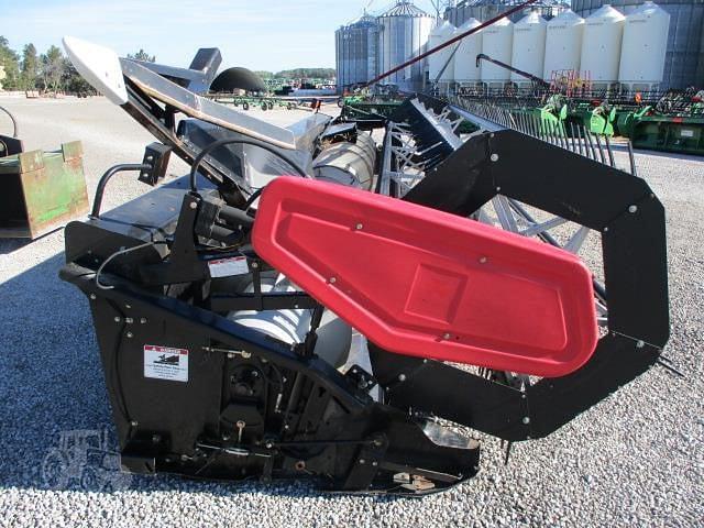 Image of Gleaner 8000 equipment image 3