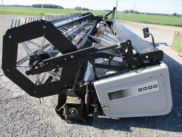 Image of Gleaner 8000 equipment image 4