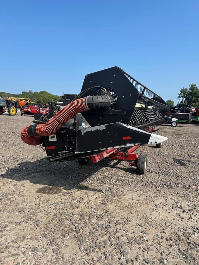 Image of Gleaner 8000 equipment image 4