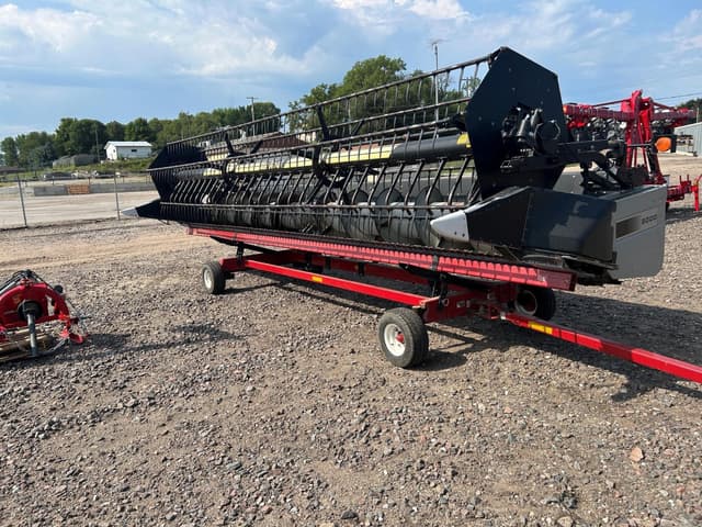 Image of Gleaner 8000 equipment image 2