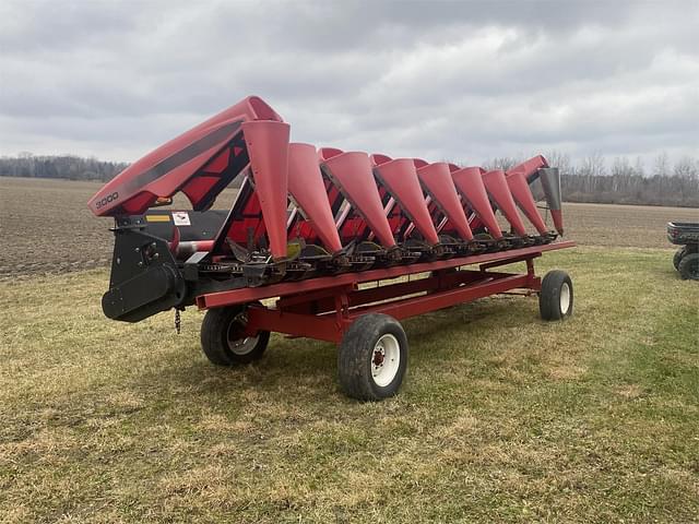 Image of Gleaner 830 equipment image 2