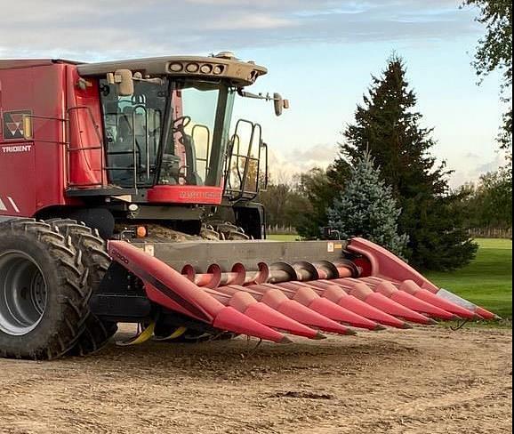 Image of Gleaner 830 equipment image 4