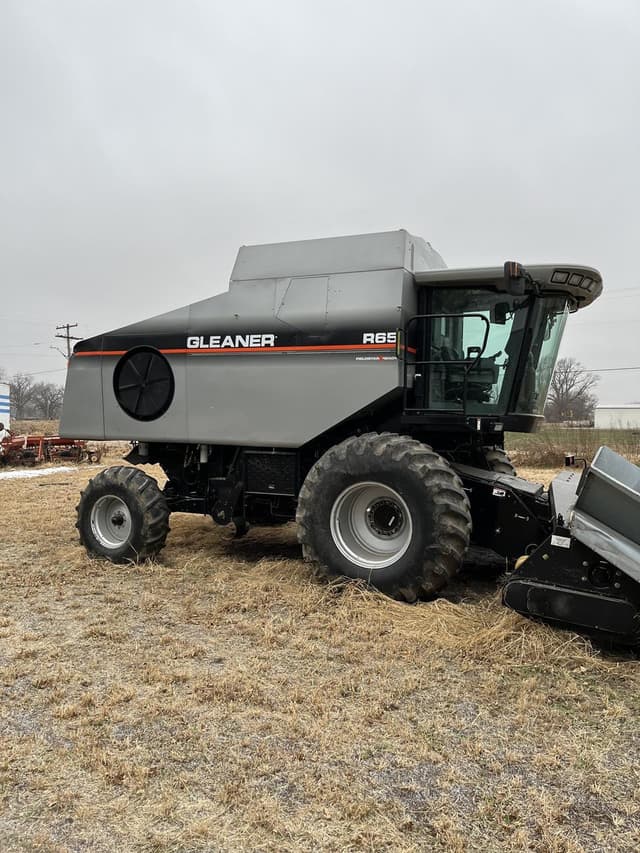 Image of Gleaner R65 equipment image 4