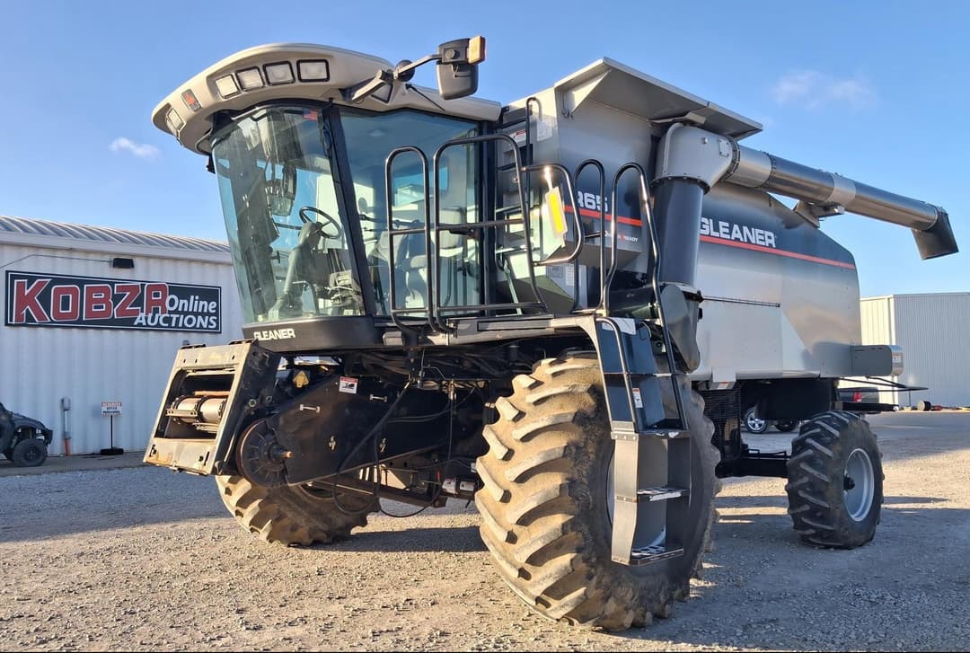 Image of Gleaner R65 Primary image