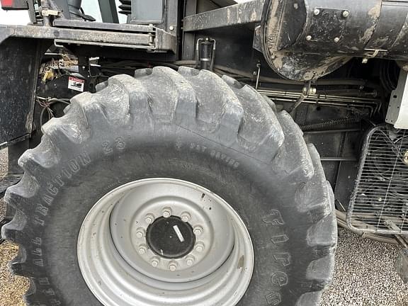 Image of Gleaner R65 equipment image 4