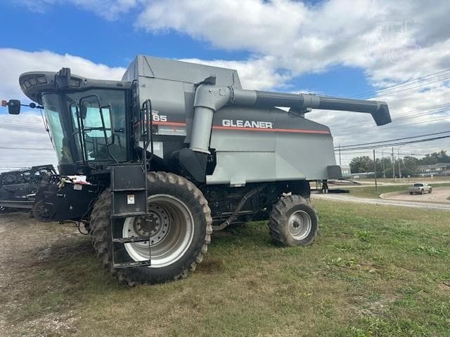 Image of Gleaner R65 equipment image 1