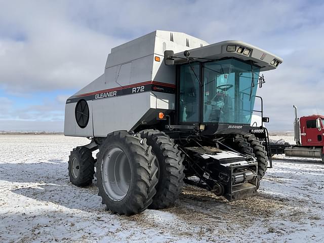 Image of Gleaner R72 equipment image 4