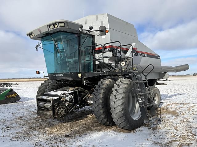 Image of Gleaner R72 equipment image 3