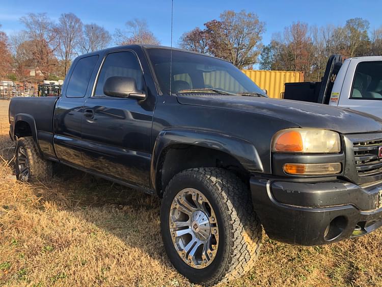 2003 GMC 1500 Equipment Image0