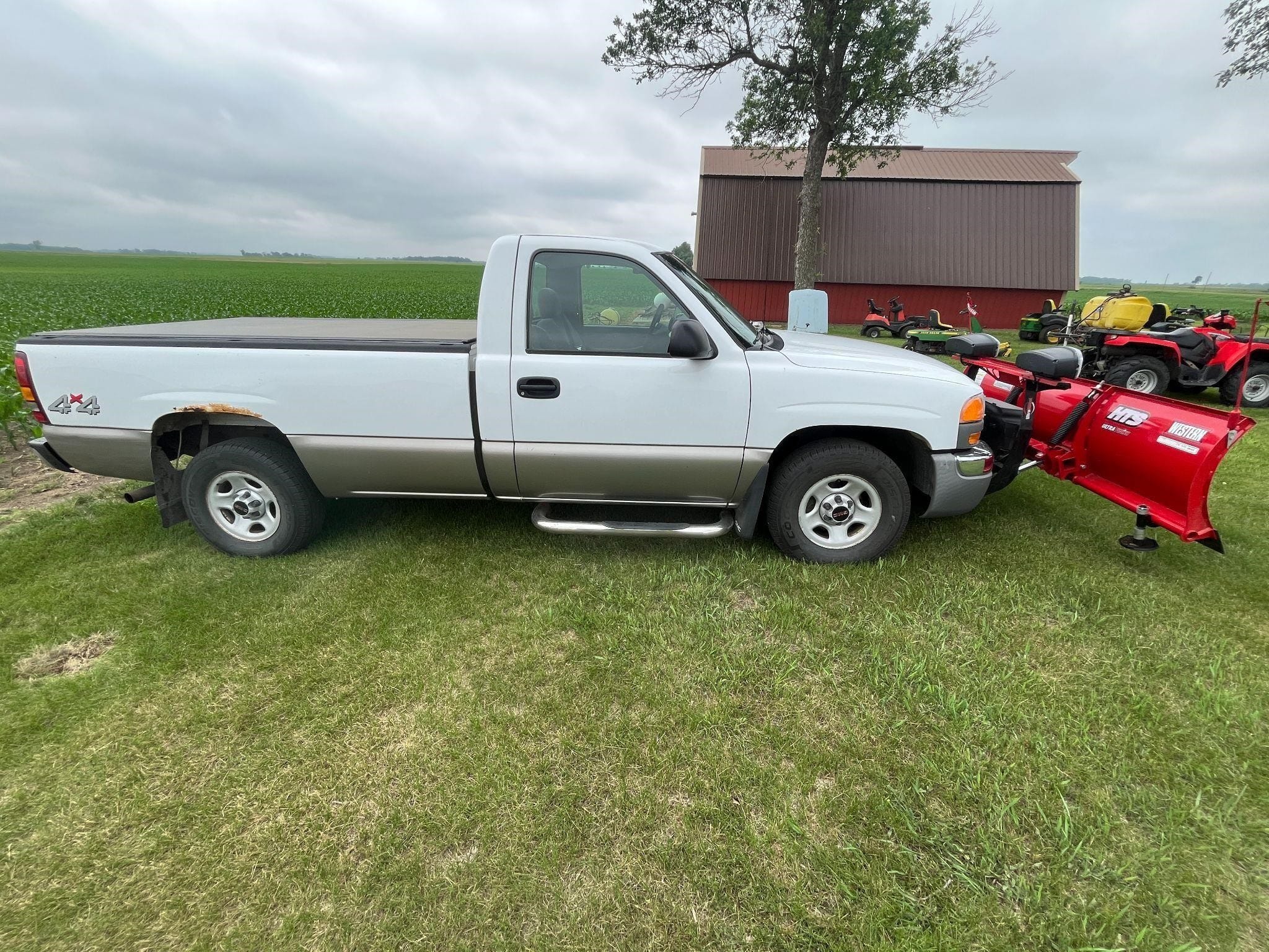 2003 GMC 1500 Equipment Image0