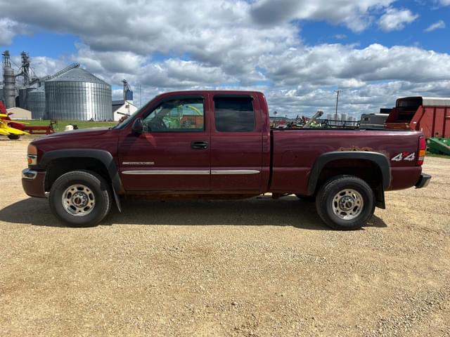 Image of GMC 2500HD equipment image 2