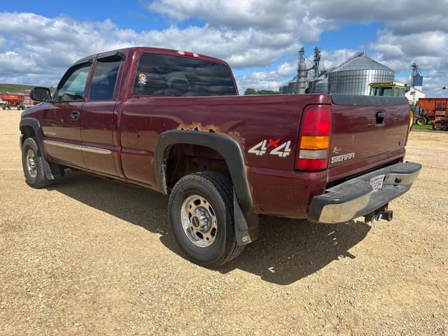 Image of GMC 2500HD equipment image 3