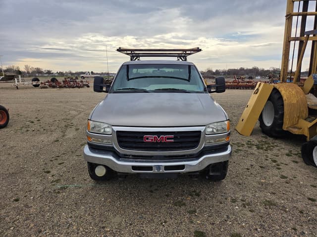 Image of GMC 2500 equipment image 3