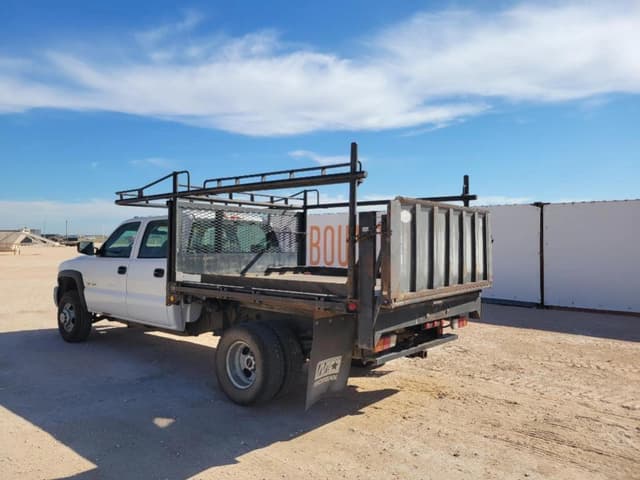 Image of GMC 3500 equipment image 2