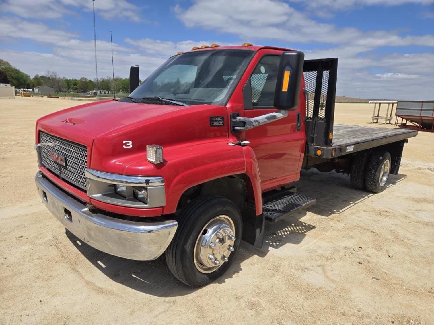 2003 GMC 5500 Equipment Image0