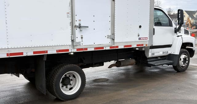 Image of GMC C4500 equipment image 3