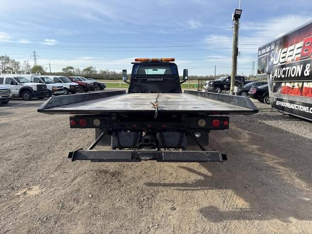 Image of GMC C5500 equipment image 2