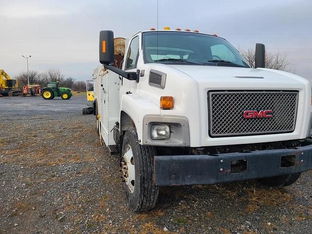 Image of GMC C7500 equipment image 2