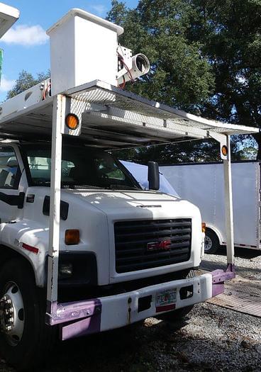 Image of GMC C8500 equipment image 3