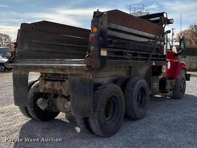 Image of GMC C8500 equipment image 4