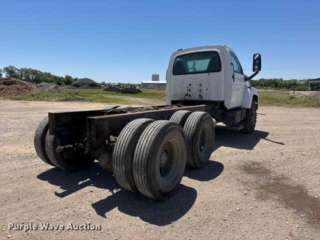 Image of GMC C8500 equipment image 4