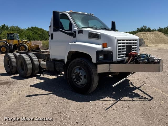 Image of GMC C8500 equipment image 2
