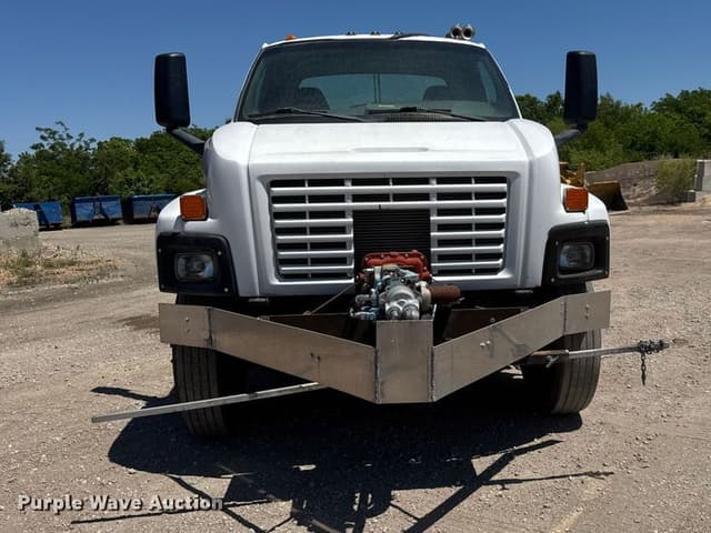 Image of GMC C8500 equipment image 1