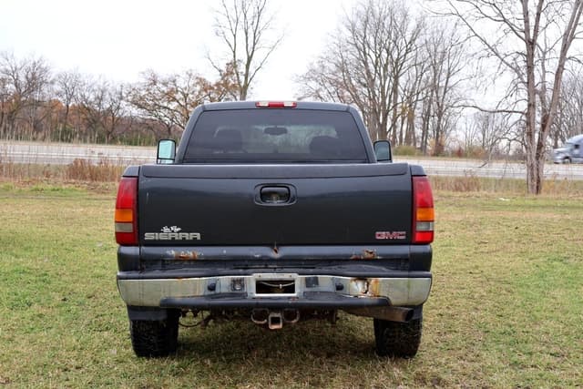 Image of GMC K2500 equipment image 2