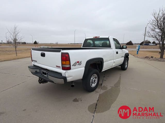 Image of GMC 2500HD equipment image 4