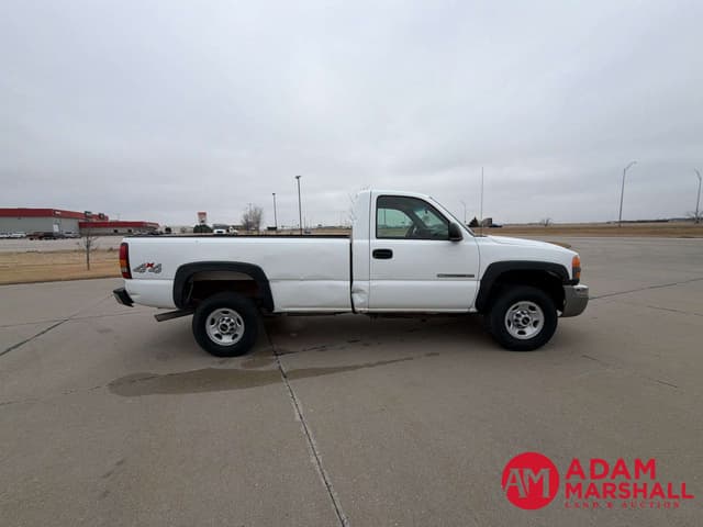 Image of GMC 2500HD equipment image 3