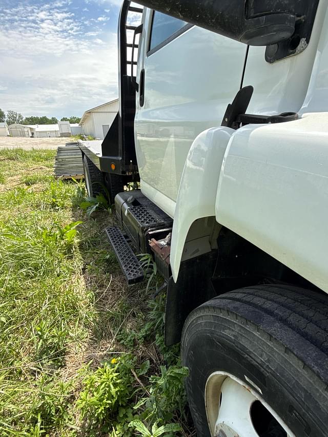 Image of GMC 6500 equipment image 3