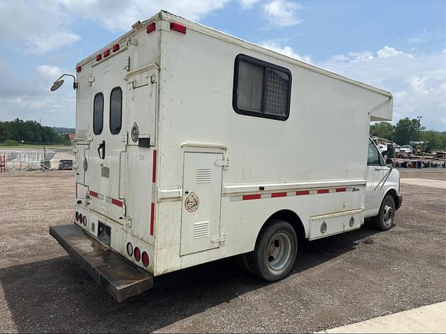 Image of GMC Savana G3500 equipment image 2
