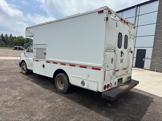 Image of GMC Savana G3500 equipment image 3