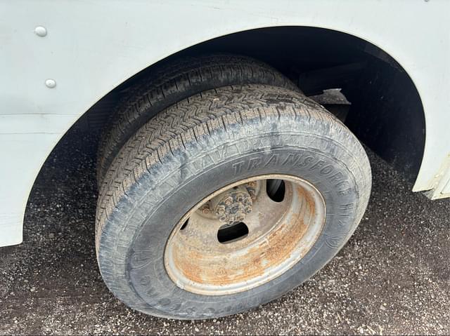 Image of GMC Savana G3500 equipment image 4