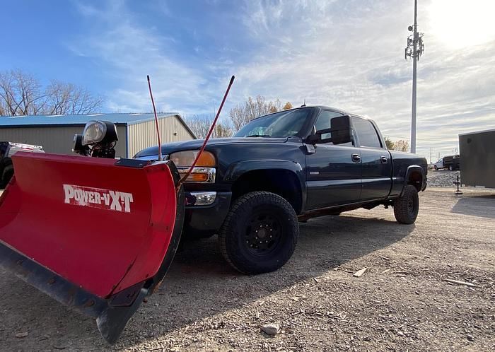 2003 GMC 2500 Equipment Image0