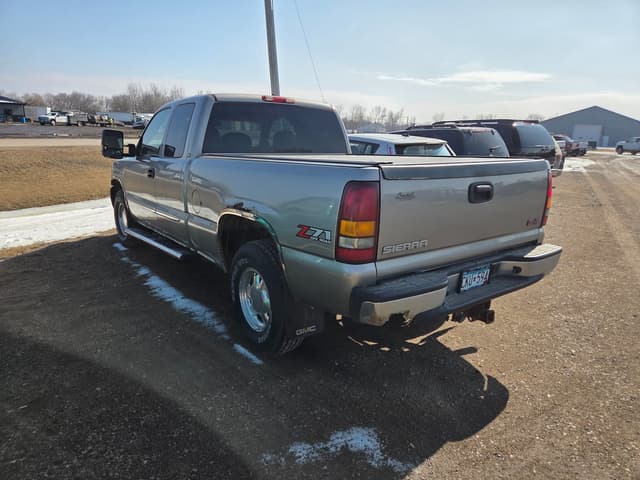Image of GMC Sierra 1500 equipment image 2