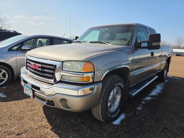 Image of GMC Sierra 1500 equipment image 1