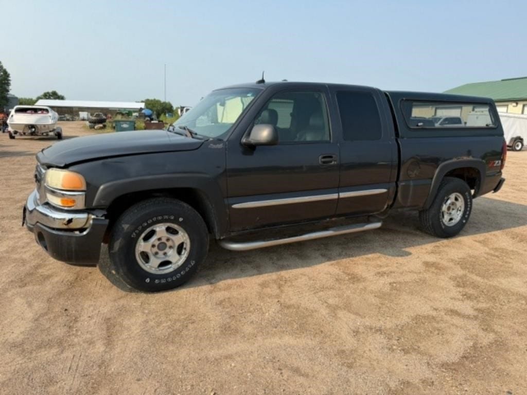2003 GMC 1500 Equipment Image0