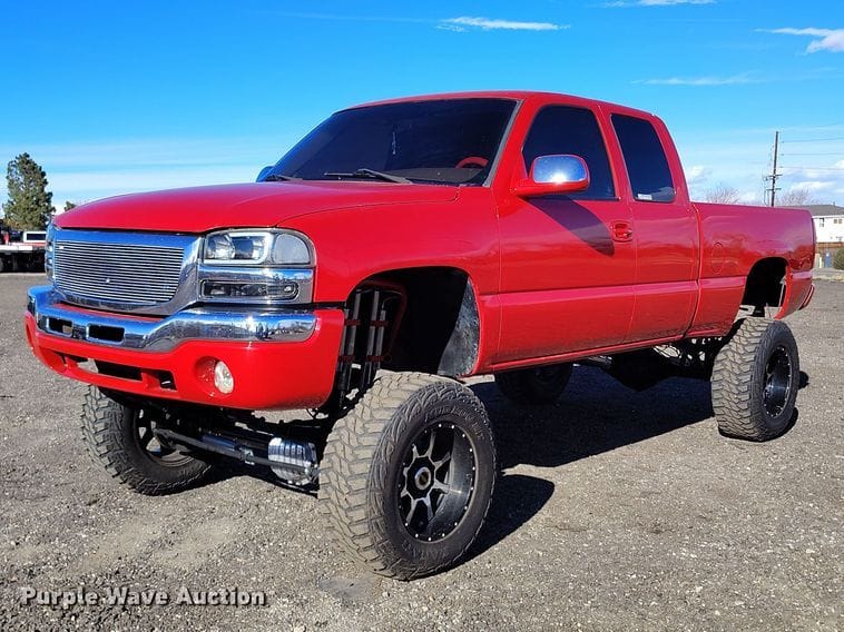 2003 GMC Sierra 1500 Equipment Image0