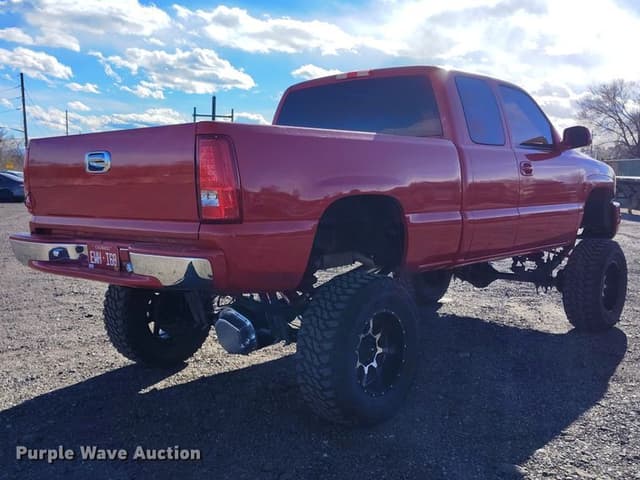 Image of GMC Sierra 1500 equipment image 4