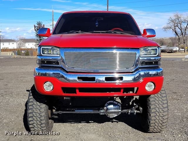 Image of GMC Sierra 1500 equipment image 1