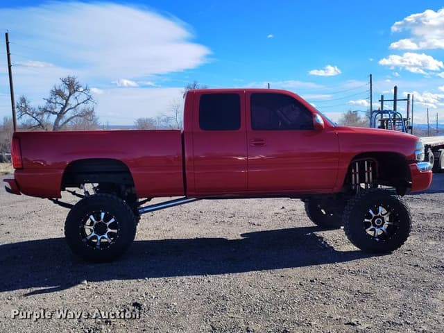 Image of GMC Sierra 1500 equipment image 3